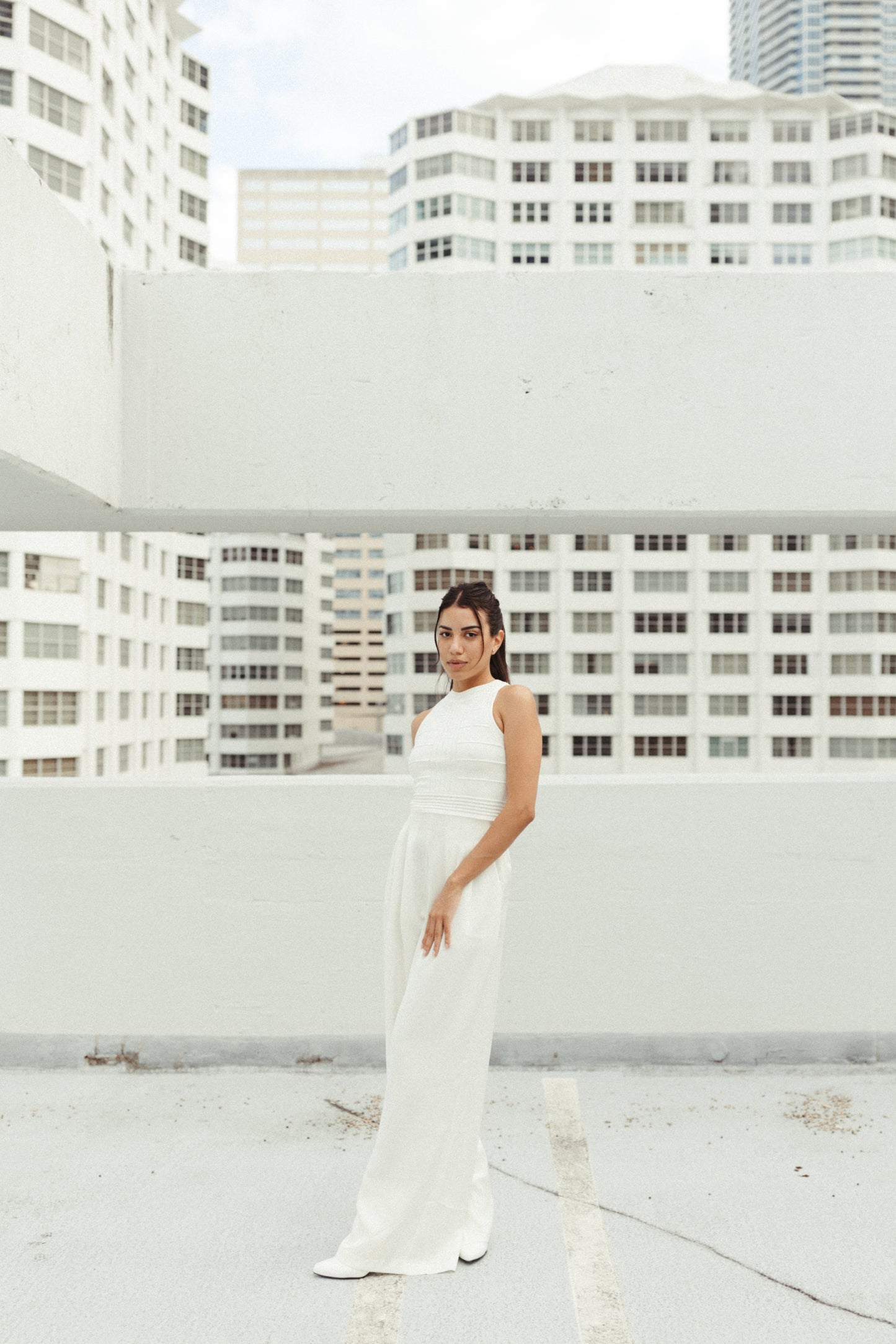 TULUM – Sleeveless crop top with mock neck