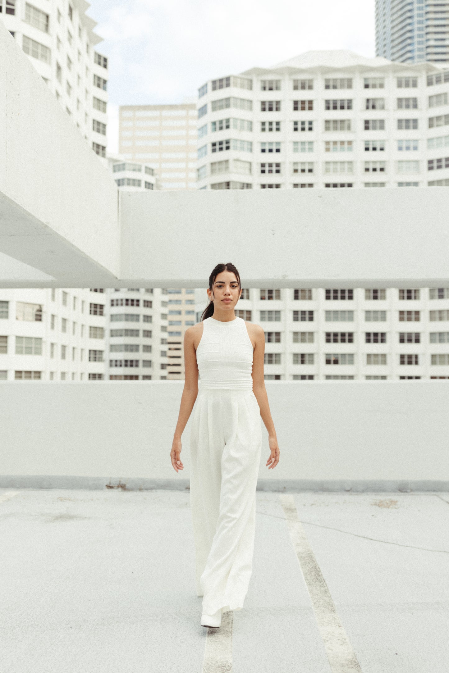 TULUM – Sleeveless crop top with mock neck