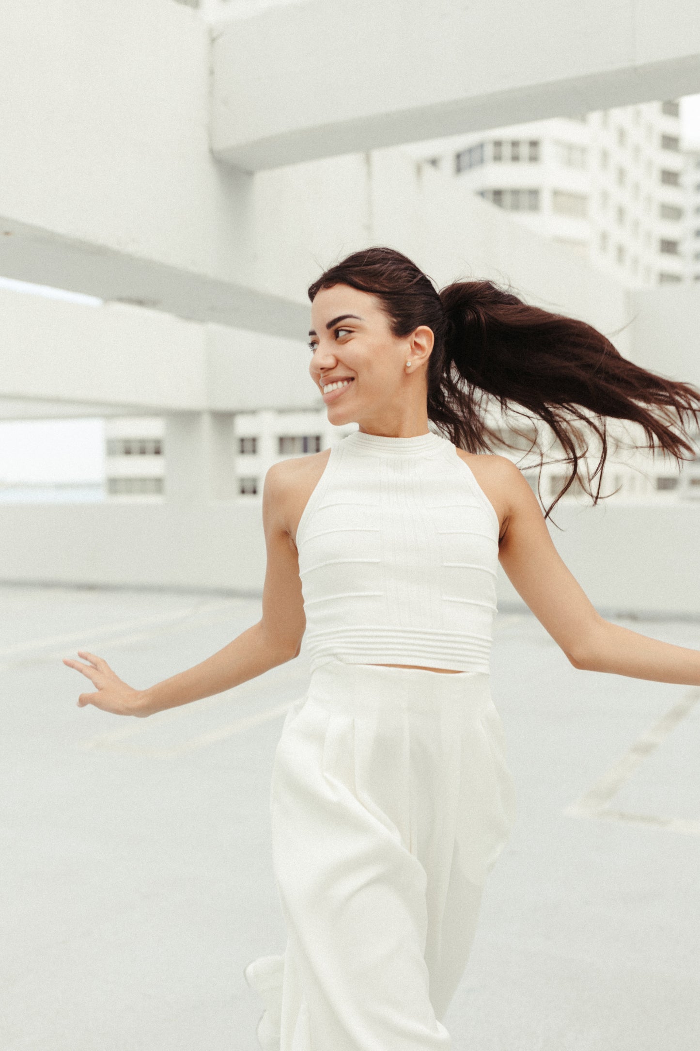 TULUM – Sleeveless crop top with mock neck