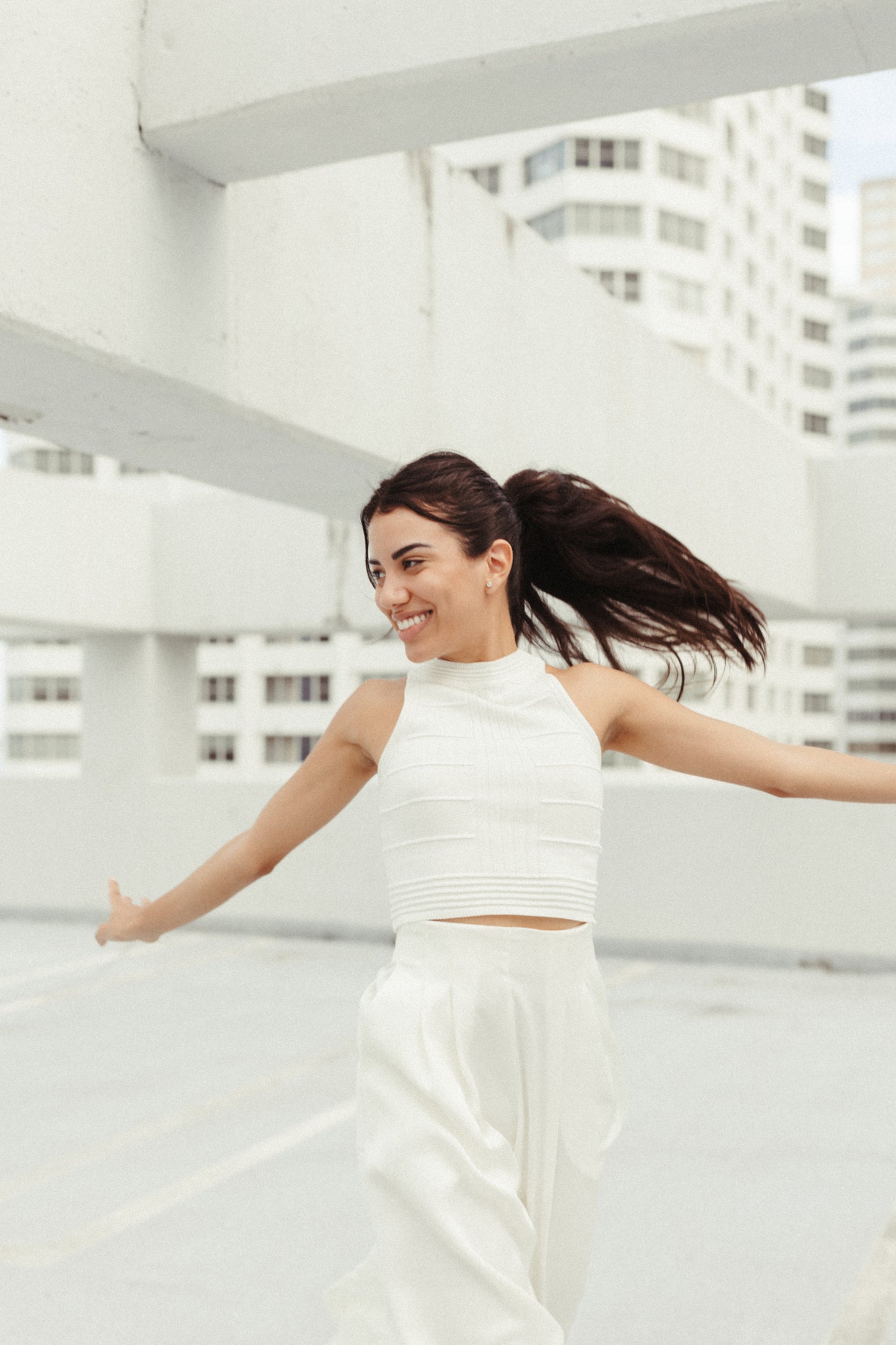 TULUM – Sleeveless crop top with mock neck