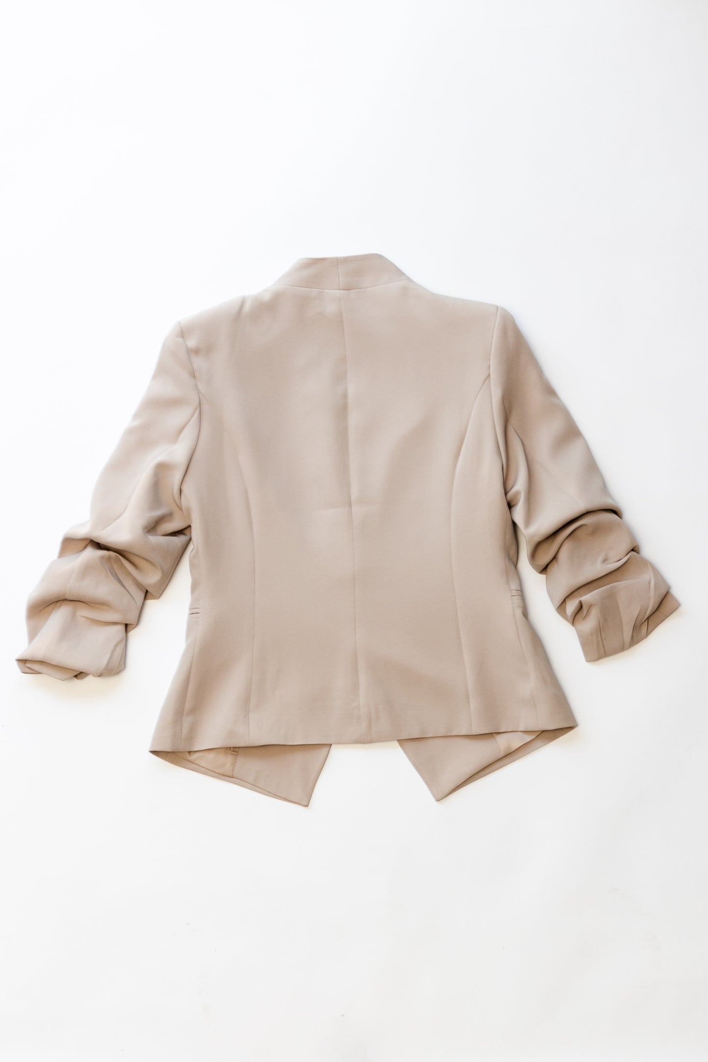 SYDNEY – Scrunched sleeve blazer