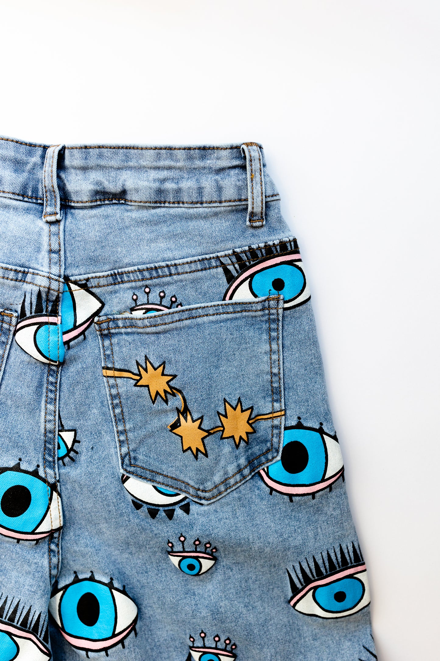 MEDELLÍN — flare jeans with a magnetic gaze